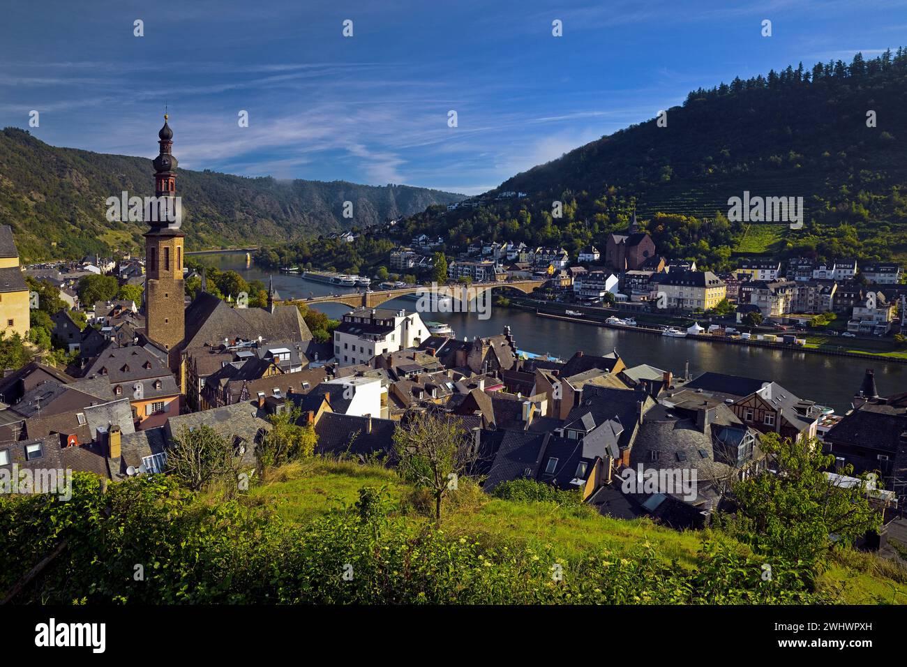 Vue de la ville de Cochem sur la Moselle, Rhénanie-Palatinat, Allemagne, Europe Banque D'Images