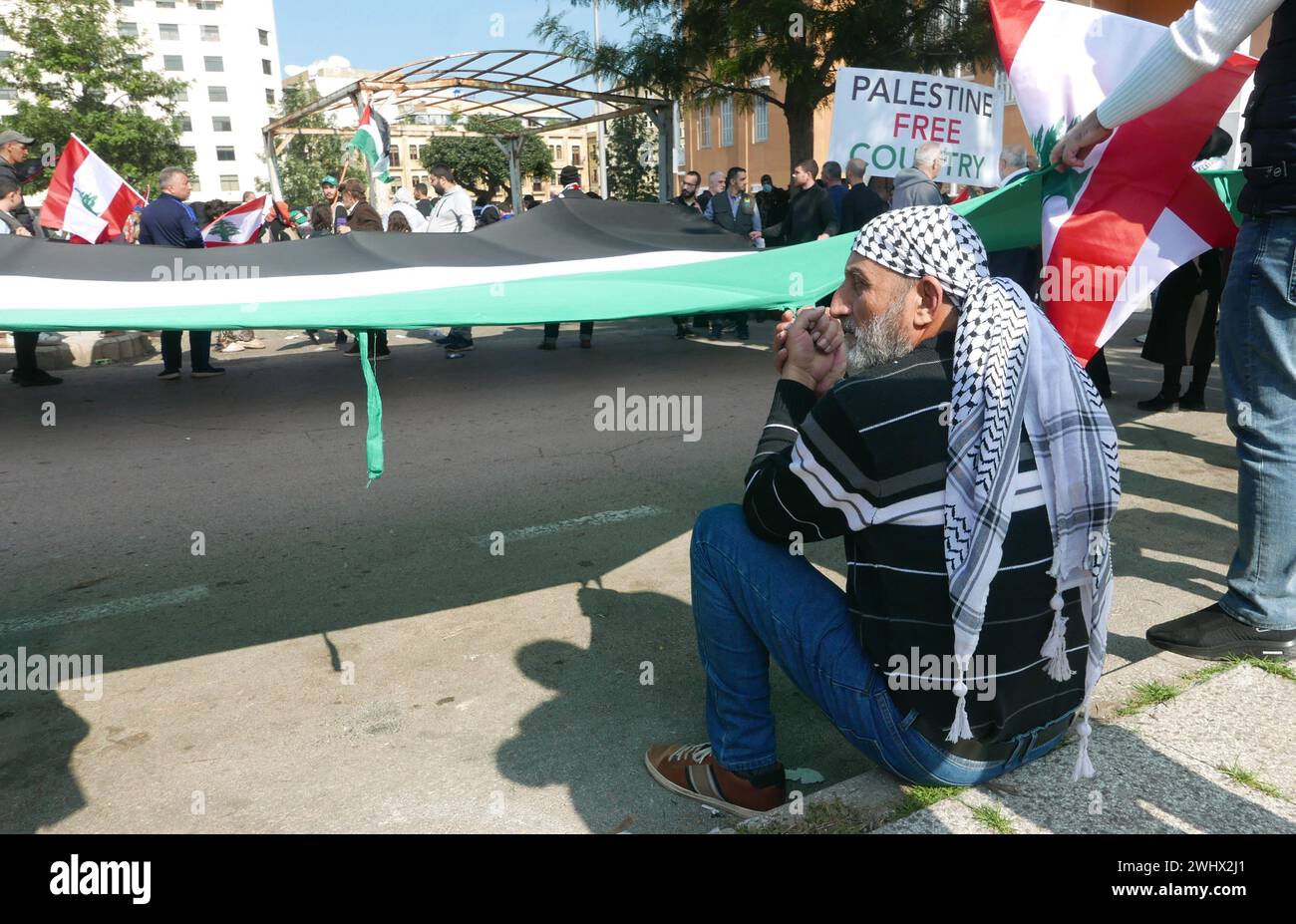 Beyrouth, Liban. 11 février 2024. Une photo d'une manifestation pro-palestinienne à Beyrouth, Liban, le 11 février 2024. (Photo par Elisa Gestri/Sipa USA) crédit : Sipa USA/Alamy Live News Banque D'Images