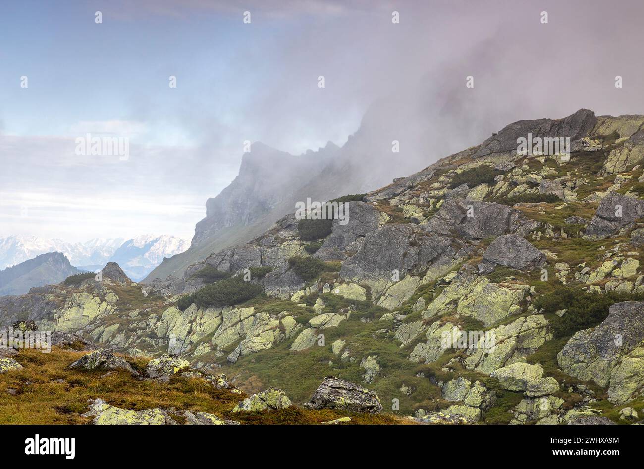 Vallée rocheuse dans les Alpes autrichiennes Banque D'Images