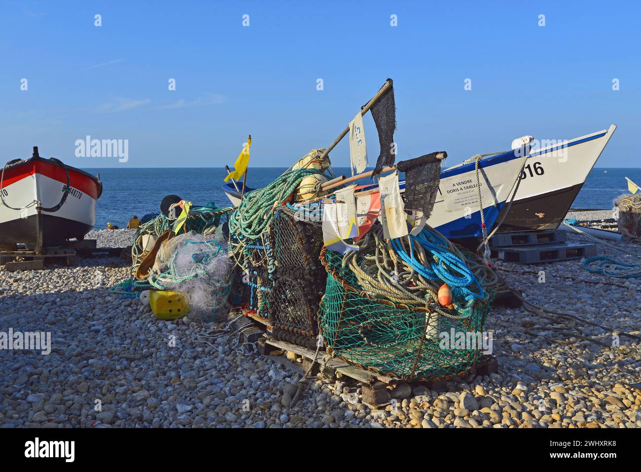 Matériel de pêche sur la plage, Yport, Normandie Banque D'Images
