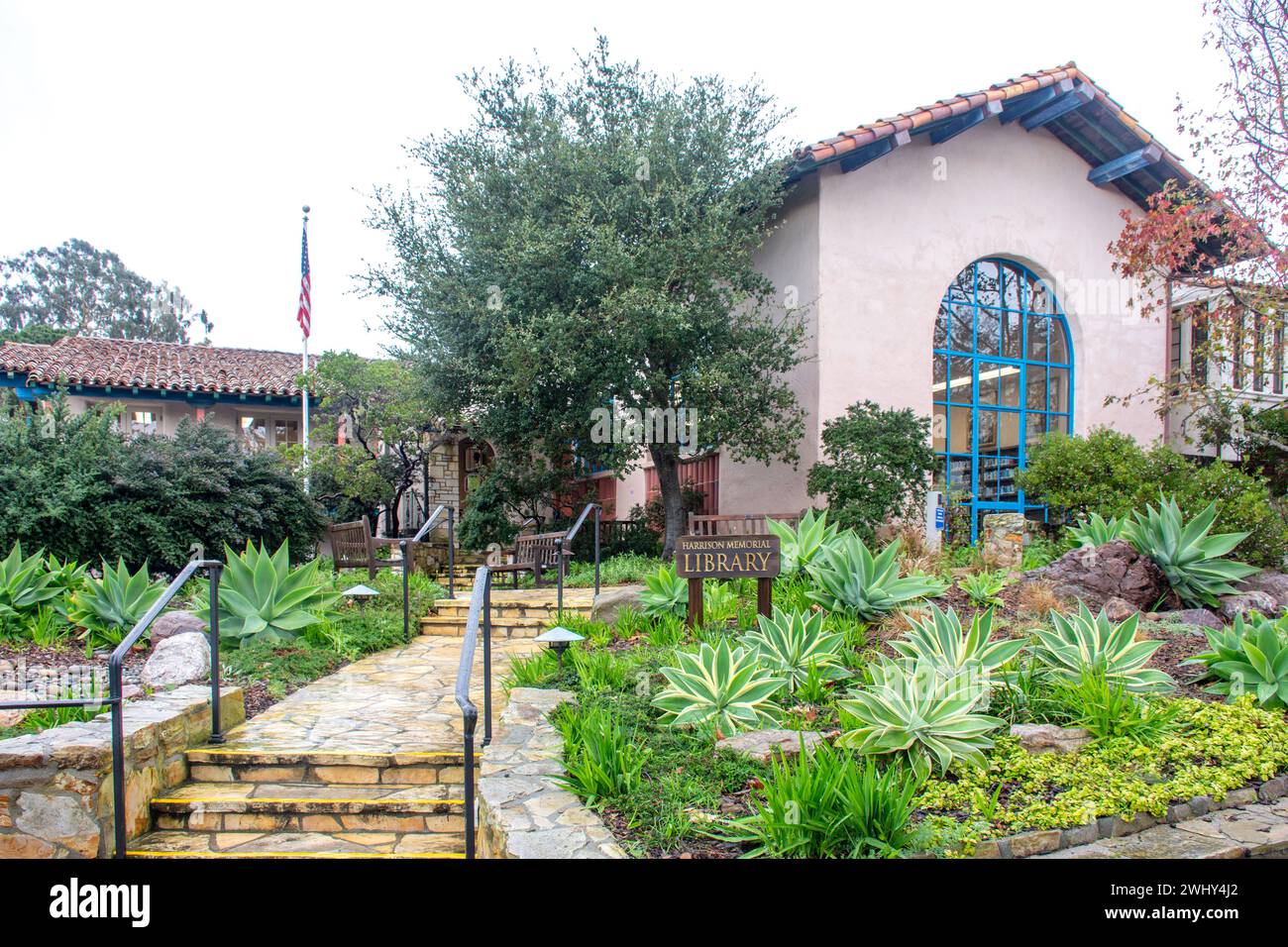 Harrison Memorial Library, Ocean Avenue, Carmel-by-the-Sea, comté de Monterey, Californie, États-Unis d'Amérique Banque D'Images