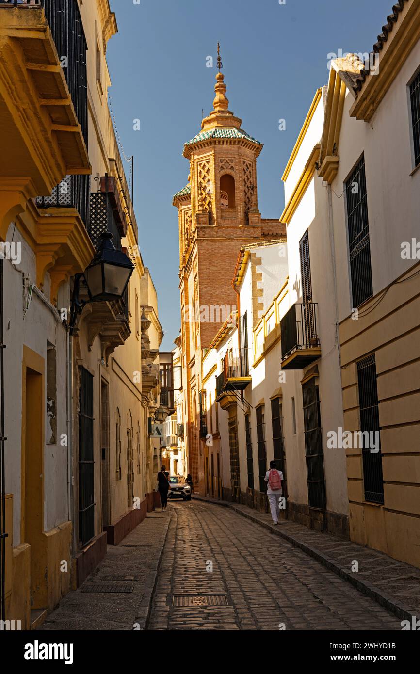 Rue Chancilleria et couvent de Santa MarÃ­a Reparadora à Jerez de la Frontera en Andalousie Banque D'Images