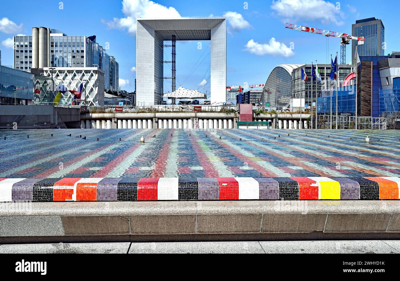 Fontaine monumentale, la Défense, Paris, France Banque D'Images