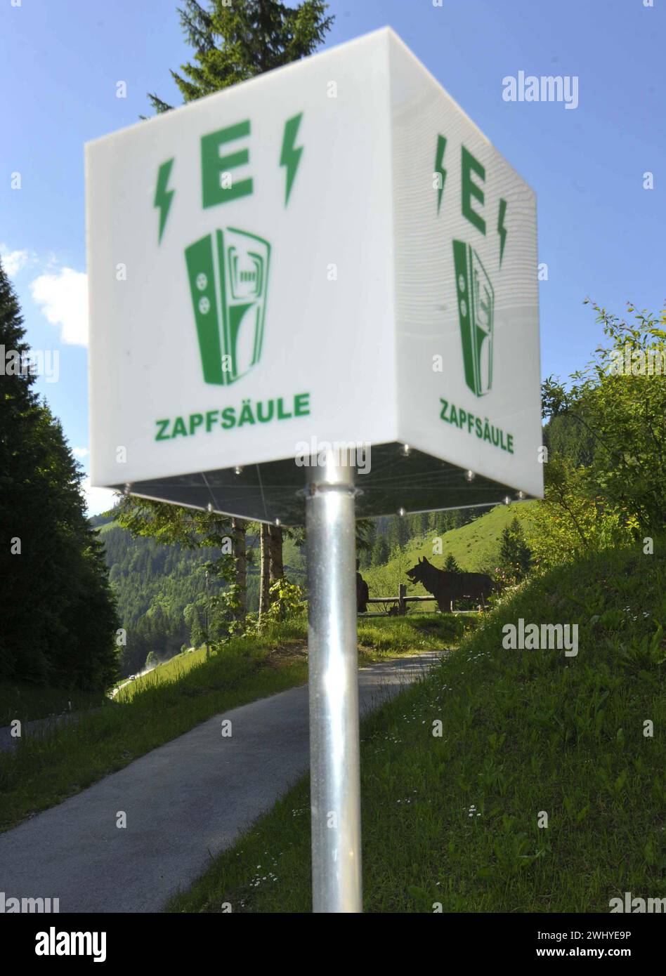 Panneau vert de borne de charge de véhicule électrique Banque D'Images