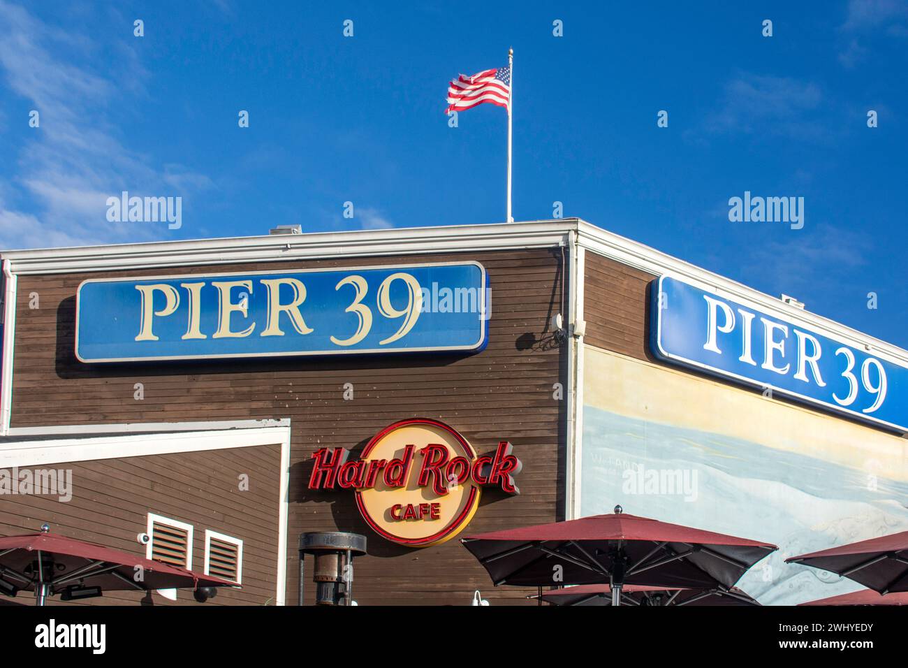 Hard Rock Cafe à l'entrée du Pier 39, Fisherman's Wharf District, San Francisco, Californie, États-Unis Banque D'Images