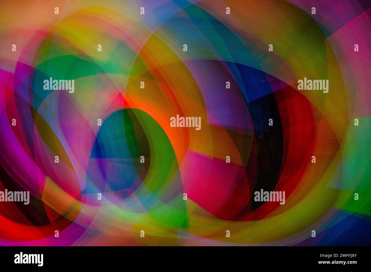 Peinture lumineuse LED, art photographique, éclairage coloré, traînées de lumière, exposition longue créative, couleurs éclatantes, photographie nocturne Banque D'Images