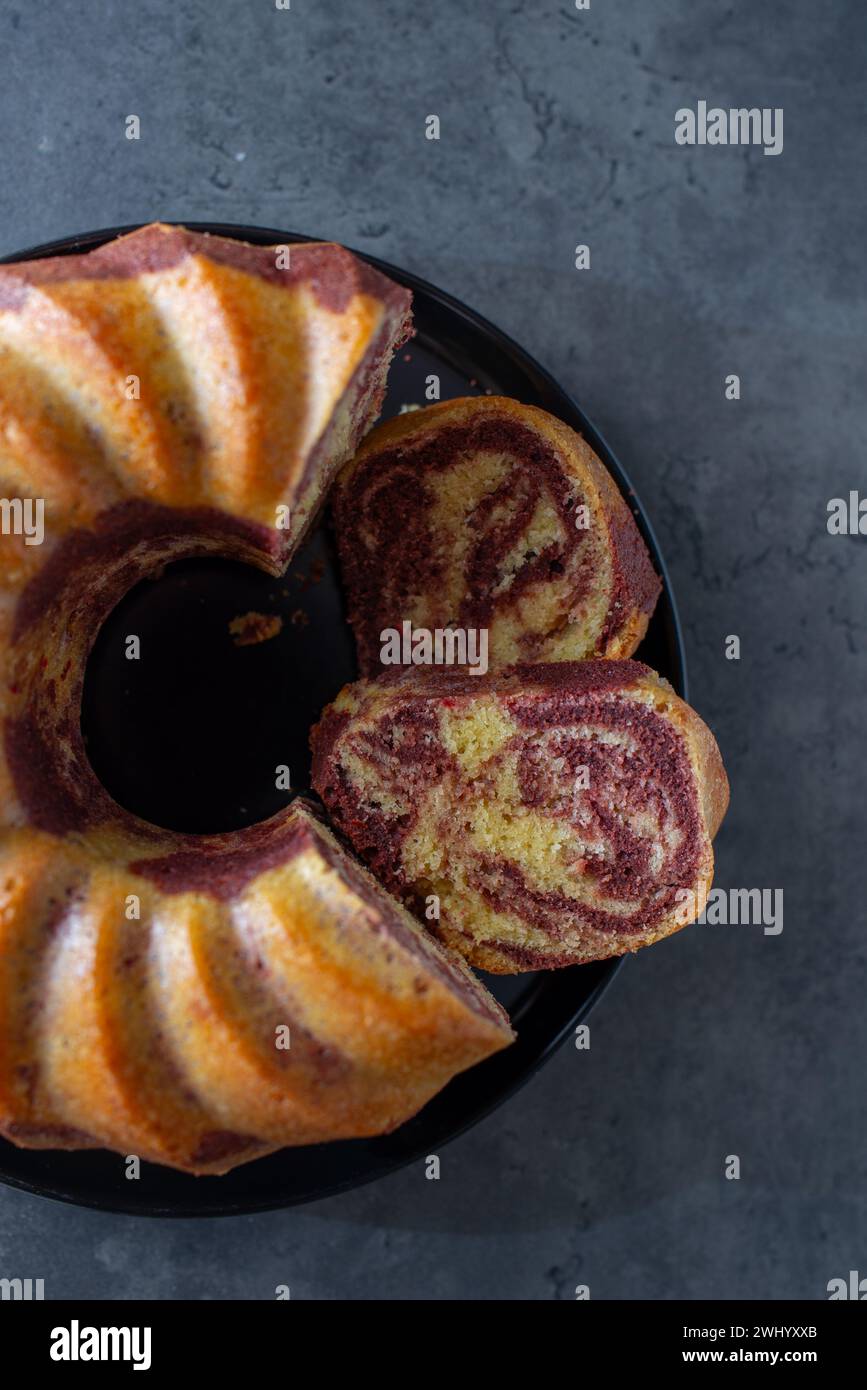 gâteau bundt en velours rouge Banque D'Images