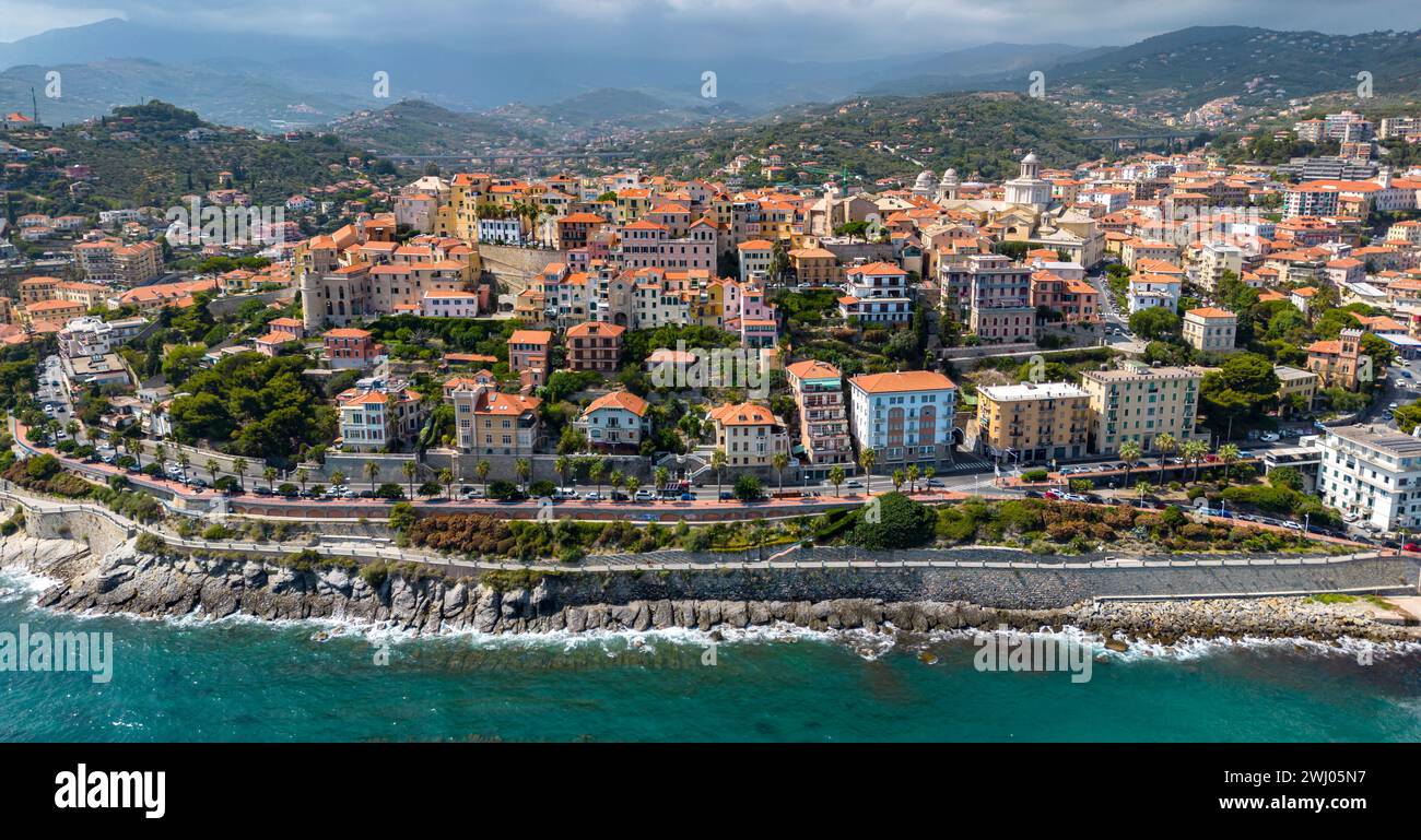 Vue aérienne de Porto Maurizio sur la Riviera italienne dans la province d'Imperia Banque D'Images