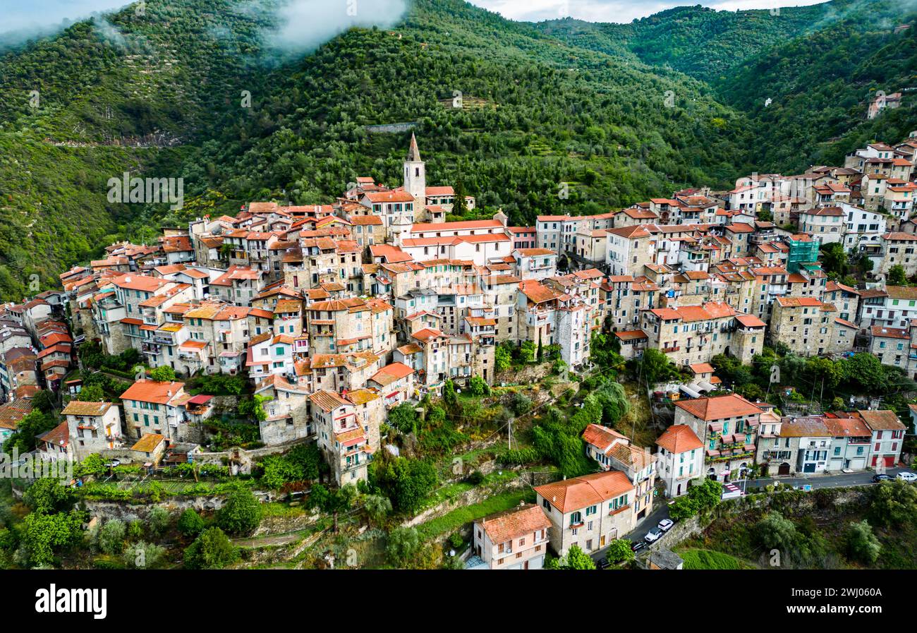 Vue aérienne d'Apricale dans la province d'Imperia Banque D'Images