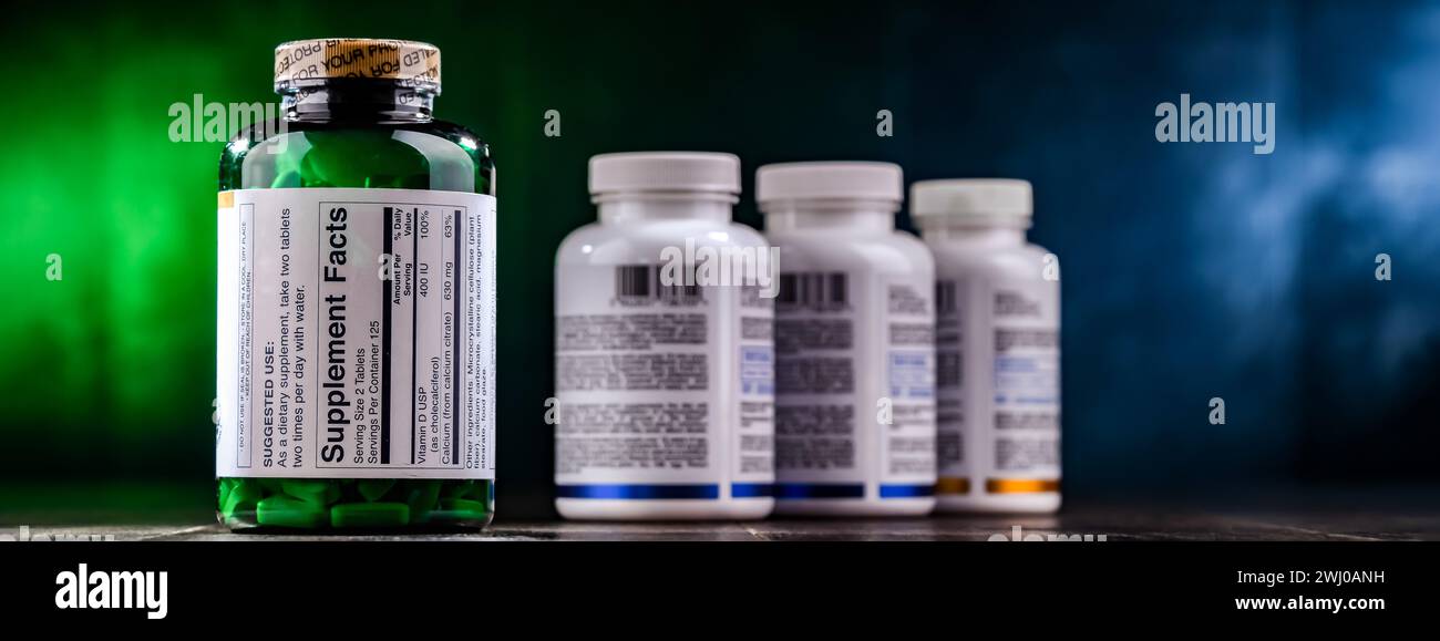 La composition avec complément alimentaire pour les conteneurs. Comprimés de drogue Banque D'Images