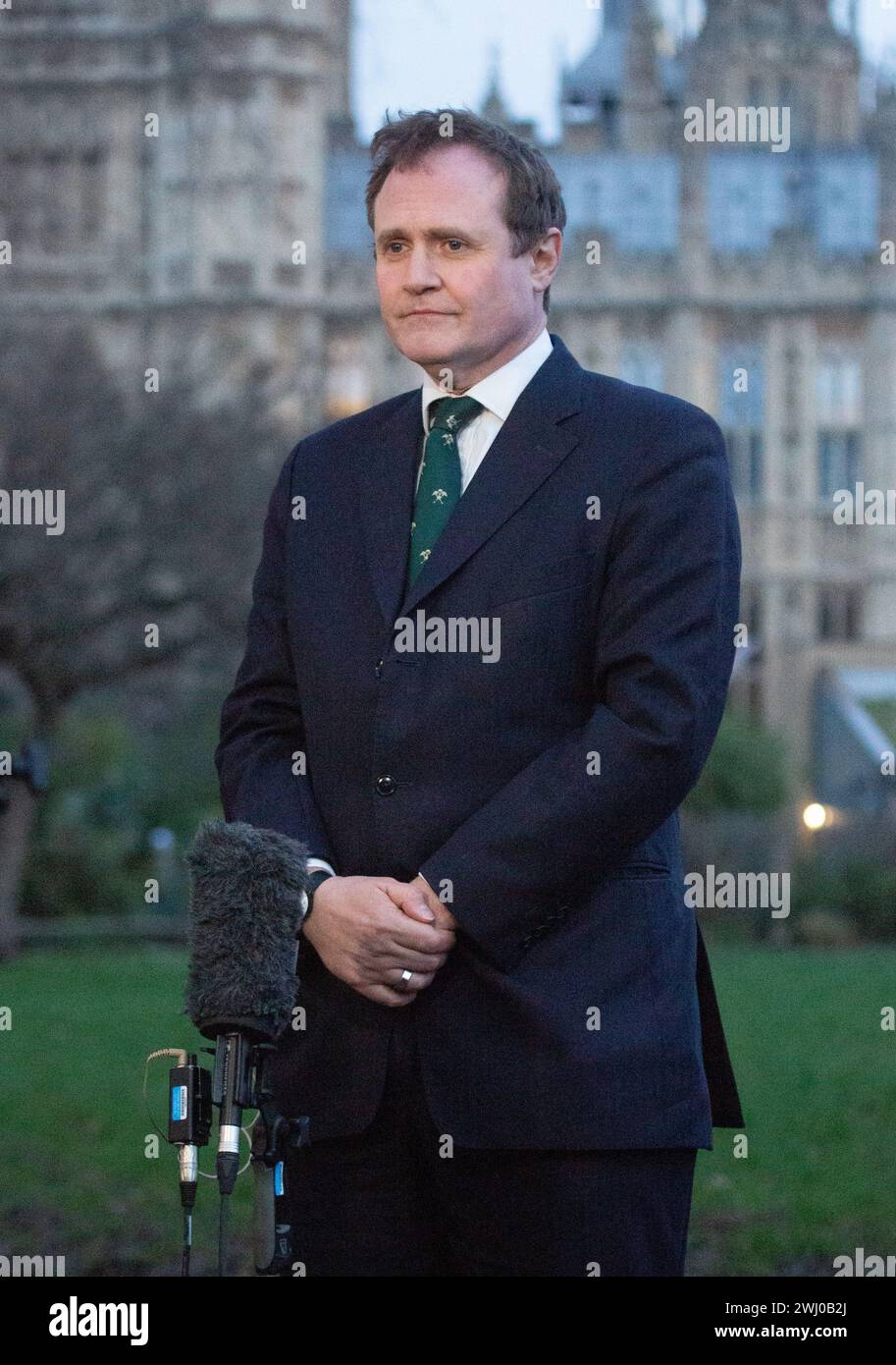 Londres, Royaume-Uni. 12 février 2024. Le ministre de la sécurité Tom Tugendhat est vu parler à GB News lors de la tournée médiatique de la matinée. .Credit : Tayfun Salci / Alamy Live News Banque D'Images