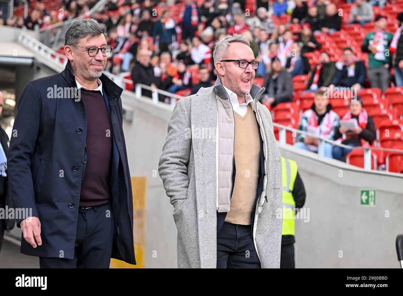 Stuttgart, Allemagne. 11 février 2024. Football : Bundesliga, VfB Stuttgart - FSV Mainz 05, Journée 21, MHPArena. Claus Vogt, président de Stuttgart (à gauche) et Alexander Wehrle, PDG de Stuttgart (à droite), entrent dans le stade. Crédit : Harry Langer/dpa - REMARQUE IMPORTANTE : conformément aux règlements de la DFL German Football League et de la DFB German Football Association, il est interdit d'utiliser ou de faire utiliser des photographies prises dans le stade et/ou du match sous forme d'images séquentielles et/ou de séries de photos de type vidéo./dpa/Alamy Live News Banque D'Images
