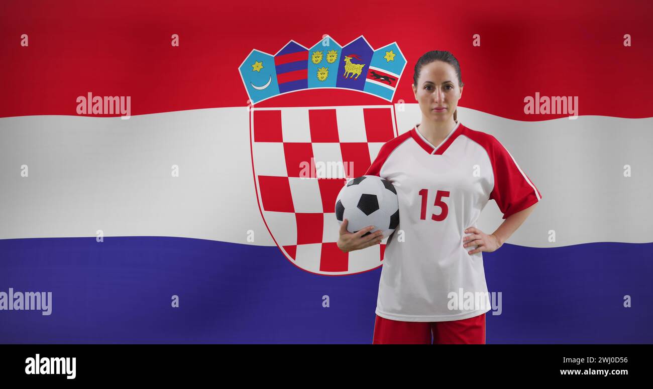 Image d'une joueuse de football caucasienne sur le drapeau de la croatie Banque D'Images