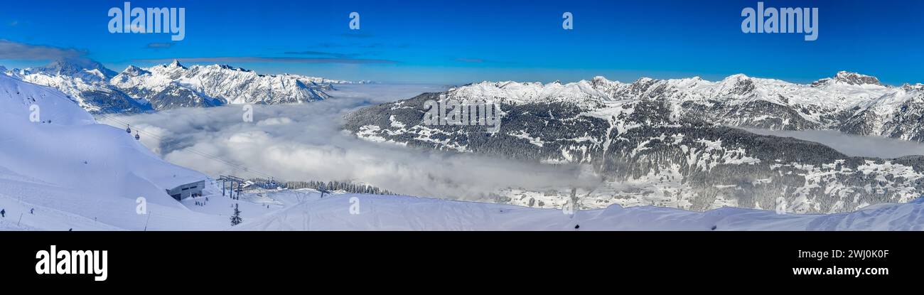 Paysage hivernal dans le domaine skiable Silvretta Montafon dans le Vorarlberg, Autriche. Banque D'Images