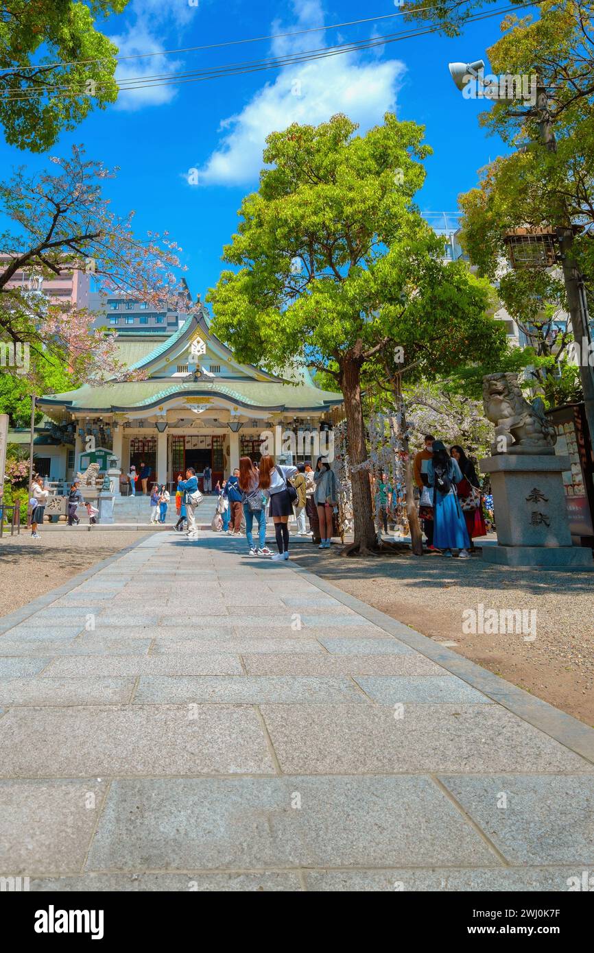 Namba Yasaka-jinja l'un des lieux de culte les plus distinctifs d'Osaka avec un gigantesque bâtiment en forme de tête de lion avec une énorme bouche ouverte qui avale le mal sp Banque D'Images