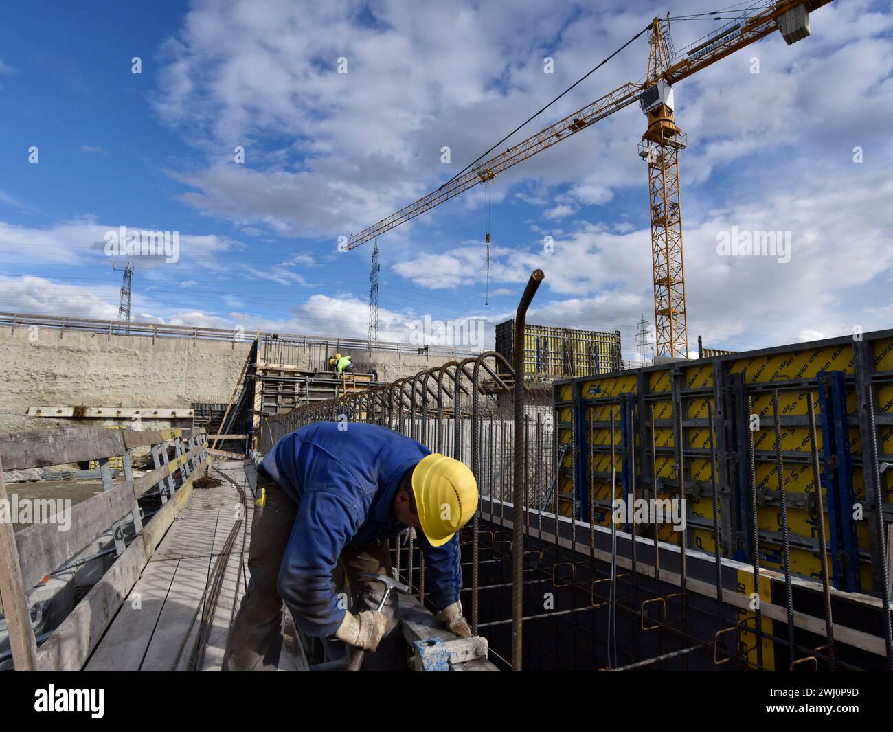 Grue de construction dans l'industrie du bâtiment Banque D'Images