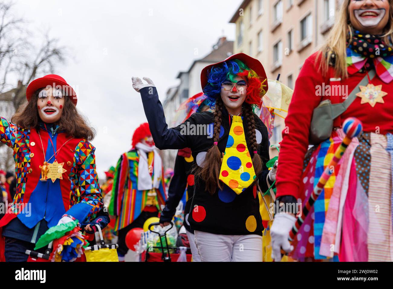 Rosenmontagsumzug Mainz 2024, 12.02.2024 Zugnummer 8 Närrischer Stammtisch Die Allerscheenste e.V. Impressionen vom Mainzer Rosenmontagsumzug, 12.02.2024 Mainz Innenstadt Rheinland-Pfalz Deutschland *** Rosenmontagsumzug Mainz 2024, 12 02 2024 numéro du train 8 Närrischer Stammtisch Die Allerscheenste e V impressions of the Mainz Rosenmontagsumzug Rosenmontagsumzug, 12 02 2024 Mainz City Centre Allemagne Copyright : xBEAUTIFULxSPORTS/Hahnex Banque D'Images