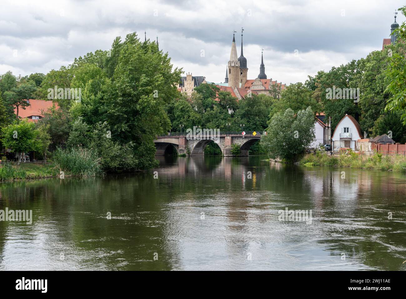 Vue de la Saale au château et à la cathédrale de Merseburg Banque D'Images