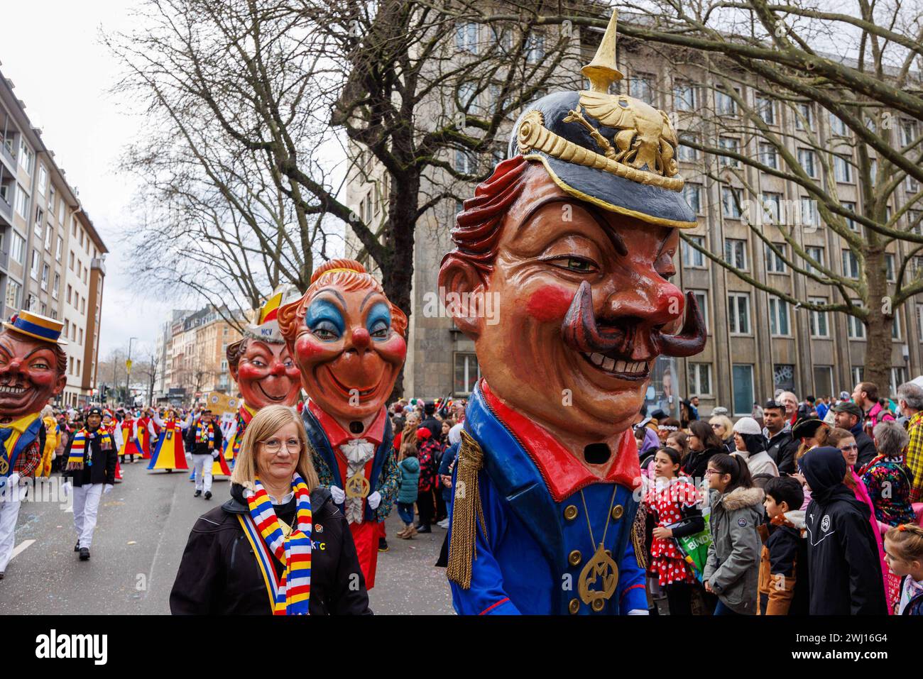 Rosenmontagsumzug Mainz 2024, 12.02.2024 Zugnummer 55 SKTC - Schwell-Kopp-Träscher-Club Meenzer Schwelllöpp : Impressionen vom Mainzer Rosenmontagsumzug, 12.02.2024 Mainz Innenstadt Rheinland-Pfalz Deutschland *** Rosenmontagsumzug Mainz 2024, 12 02 2024 numéro de train 55 SKTC Schwell Kopp Träscher Club Meenzer Schwelllöpp impressions of the Mainz Rosenmontagsumzug, 12 02 2024 Mainz centre-ville Rhénanie-Palatinat Allemagne Copyright : xBEAFULxSPORTS/Hahnex Banque D'Images