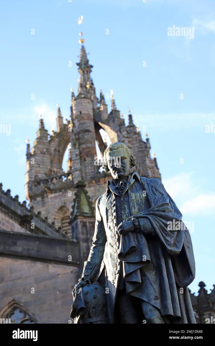 Statue d'Adam Smith, économiste et philosophe qui fut un pionnier dans la pensée de l'économie politique et figure clé pendant les lumières écossaises Banque D'Images