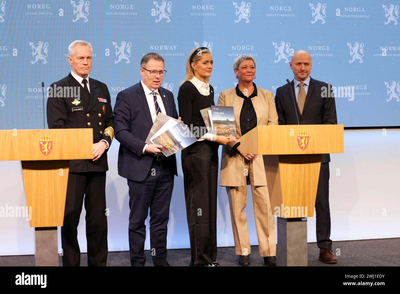 Oslo 20240212.Nils Andreas Stensones (ancien), ministre de la Défense Bjorn Arlid Gram, ministre de la Justice et de la protection civile Emilie Enger Mehl, Beate Gangaas, chef du PST, et Lars Christian Aamodt, chef du NSM, lors d'une présentation conjointe des évaluations annuelles des menaces et des risques de l'Autorité nationale de sécurité, du Service norvégien de renseignement et du Service de sécurité de la police. Photo : Amanda P. Giske / NTB Banque D'Images