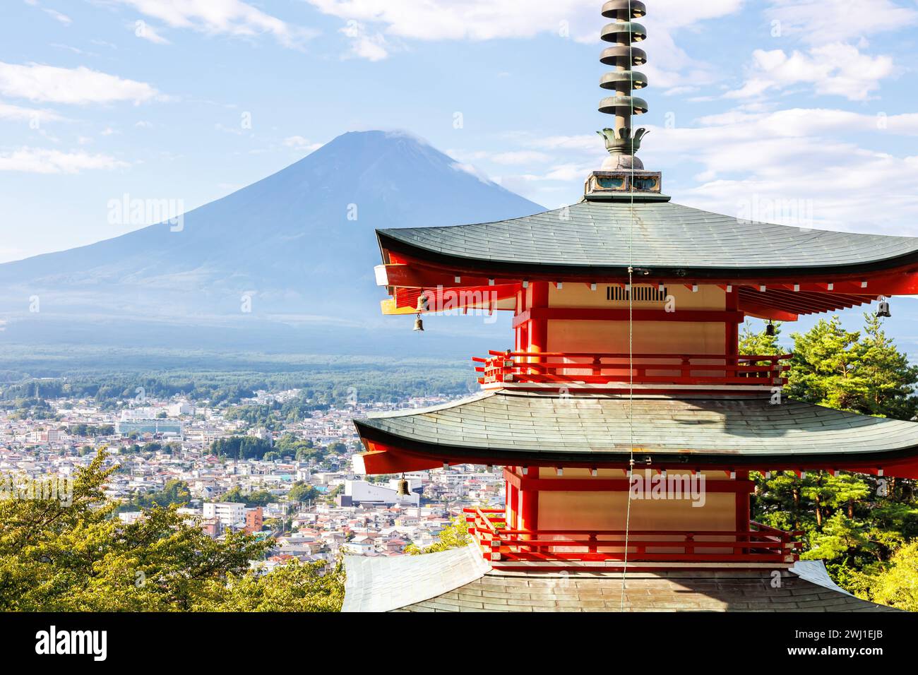 Vue du Mont Fuji avec la pagode Chureito dans le parc Arakurayama Sengen au Japon Banque D'Images