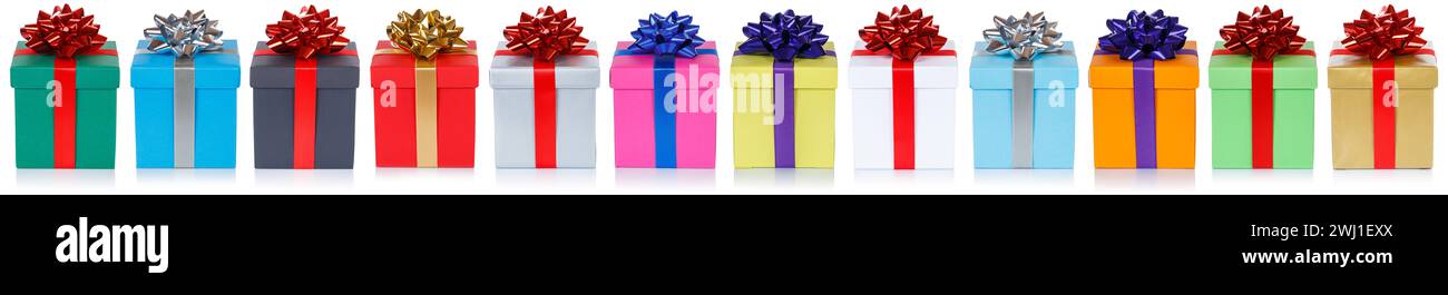 Beaucoup de cadeaux de Noël colorés cadeaux de Noël cadeau de bannière d'anniversaire isolé sur un fond blanc Banque D'Images