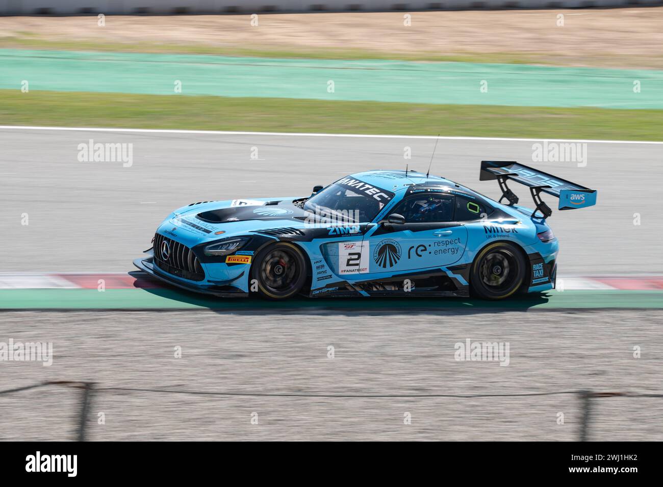 Mercedes Benz AMG GT3 EVO en bleu au Fanatec GT World sur le circuit Barcelone Catalunya Banque D'Images