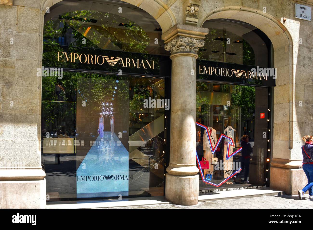 Barcelone, Espagne - 13 mai 2018 : Emporio Armani magasin Paseo de Gràcia à Barcelone, Espagne. C'est en tant que sous-label de Giorgio Armani un fas de luxe italien Banque D'Images