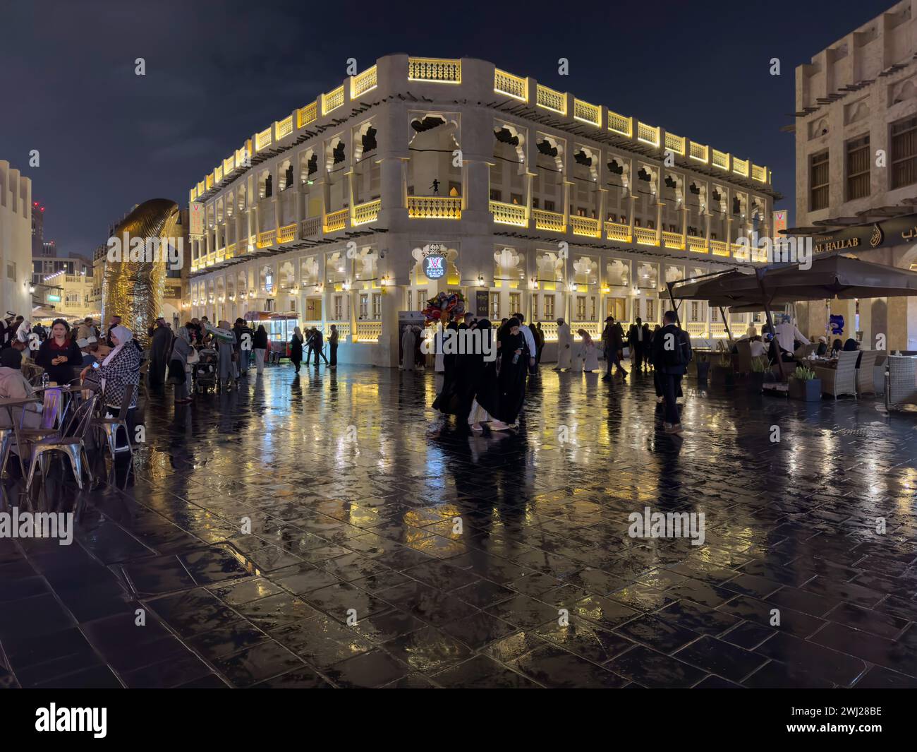 Rainy Street dans le Souq Waqif Doha la nuit, Banque D'Images