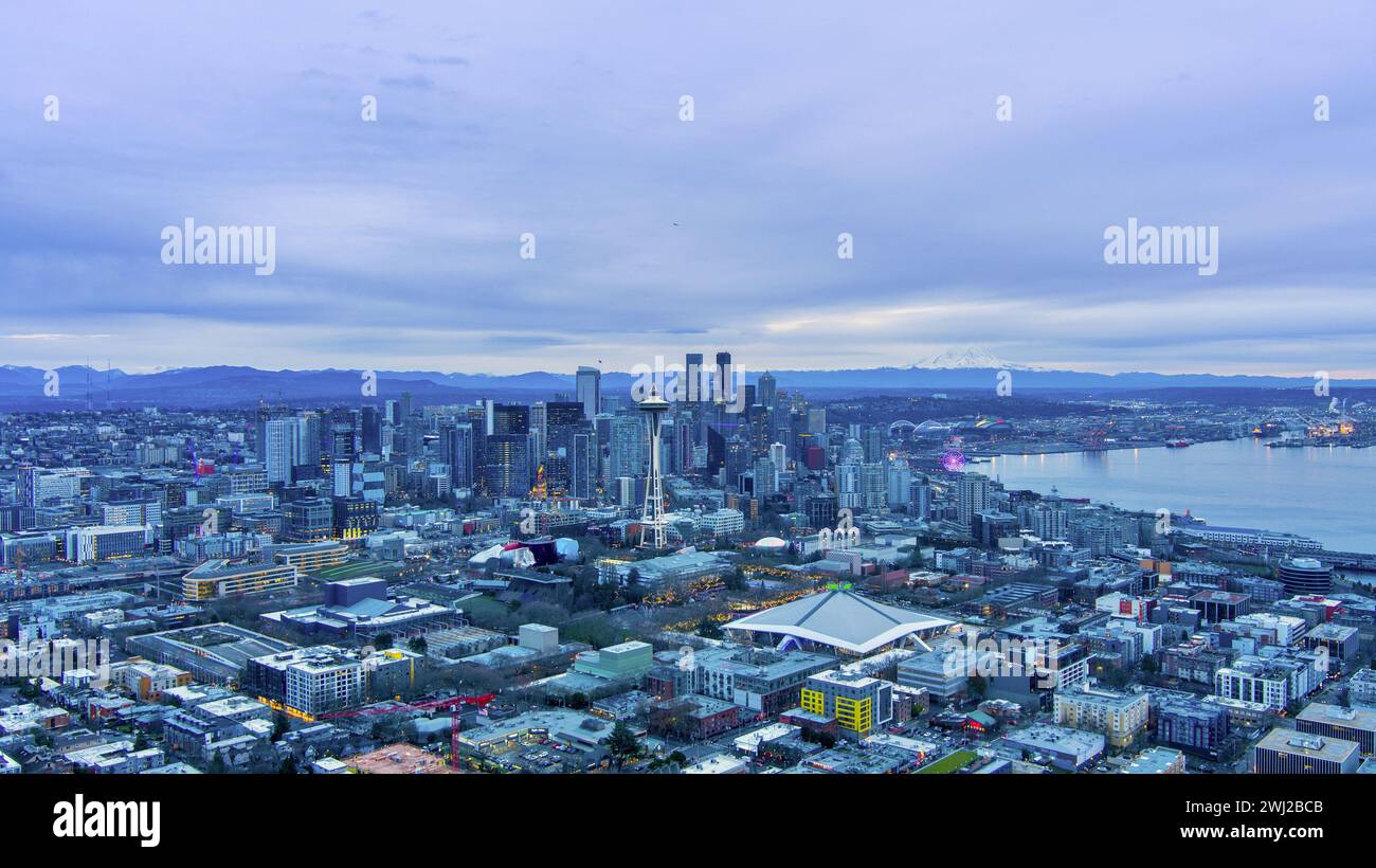 Les gratte-ciel de Seattle au coucher du soleil à Noël Banque D'Images