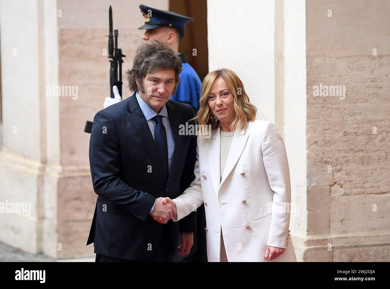 Italie, Rome, 12 février 2024 : le premier ministre Giorgia Meloni reçoit le président de la République Argentine Javier Milei au Palazzo Chigi photo © Fabio Cimaglia/Sintesi/Alamy Live News Banque D'Images