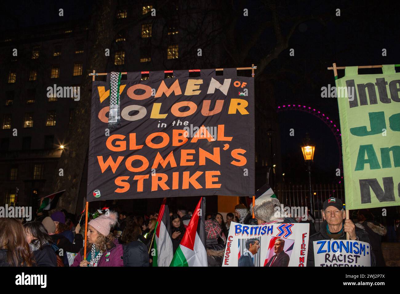 Londres, Royaume-Uni. 12 février 2024. Des centaines de manifestations pro-palestiniennes en face du 10 Downing Street Whitehall Credit : Richard Lincoln/Alamy Live News Banque D'Images