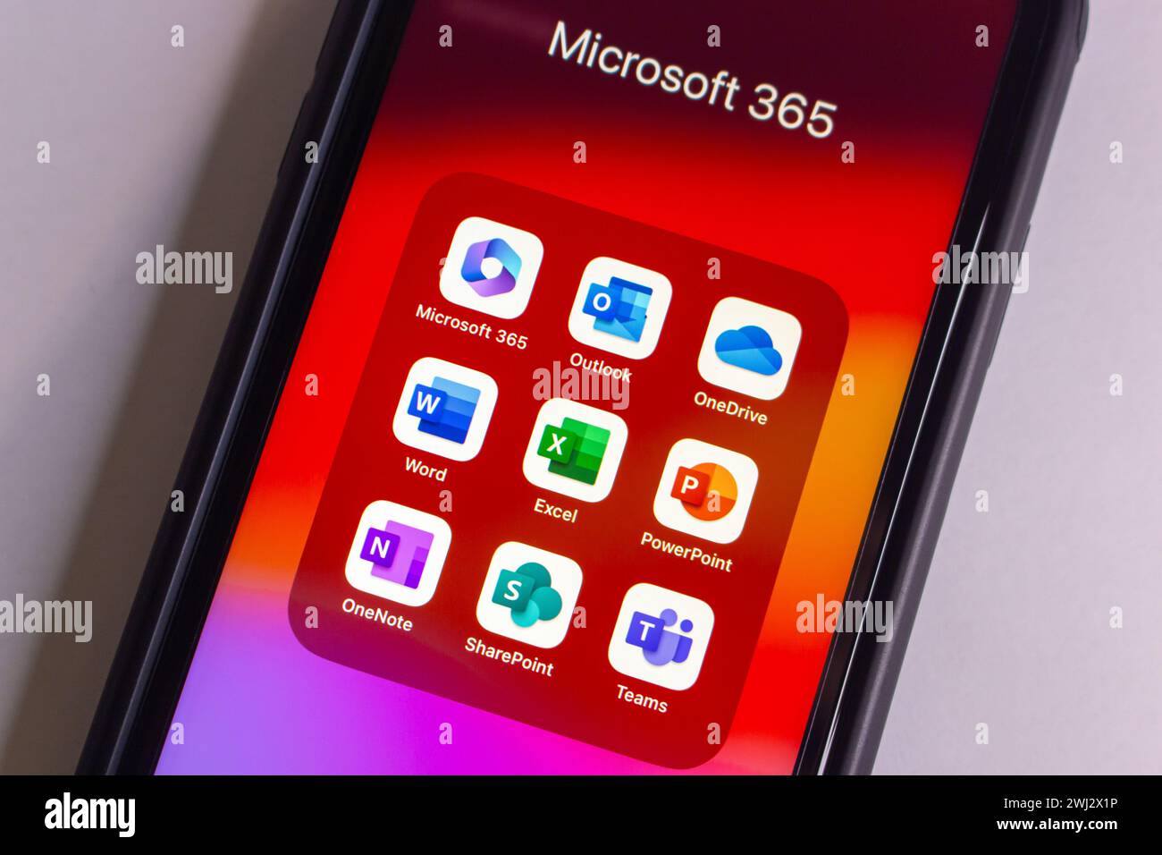 Applications de Microsoft 365 (anciennement Office), une famille de logiciels productifs basés sur le cloud (Outlook, OneDrive, Word, Excel, PowerPoint, etc), vu dans iPhone Banque D'Images