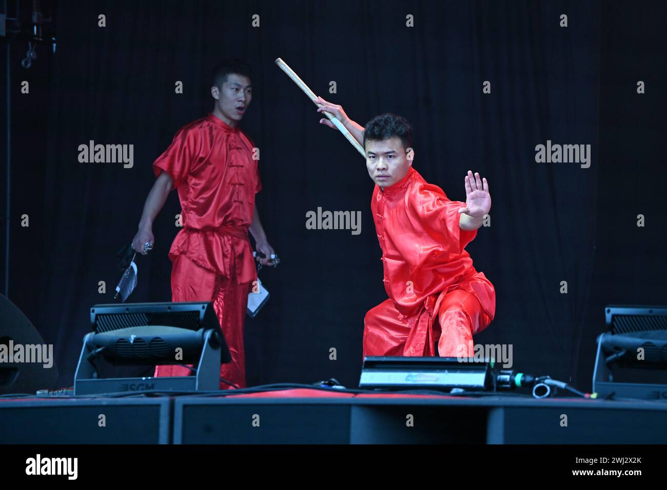 Trafalgar Square, Londres, Royaume-Uni, 11 février 2024 : le Kung Fu chinois préforme au nouvel an lunaire 2024 un spectacle spectaculaire cette année pour le nouvel an lunaire 2024, avec le CPC sponsorisant l'ensemble des représentations qui viennent de Pékin et Guangzhou. Le nouvel an lunaire est également connu sous le nom de nouvel an chinois ou Festival du printemps. La célébration chinoise à Londres a attiré des milliers de personnes. Découvrez les danses traditionnelles du dragon et du lion volant et des spectacles amusants de Chine, y compris l'opéra et les acrobaties de Pékin, les arts martiaux et la magie ancienne à Londres, au Royaume-Uni. Banque D'Images