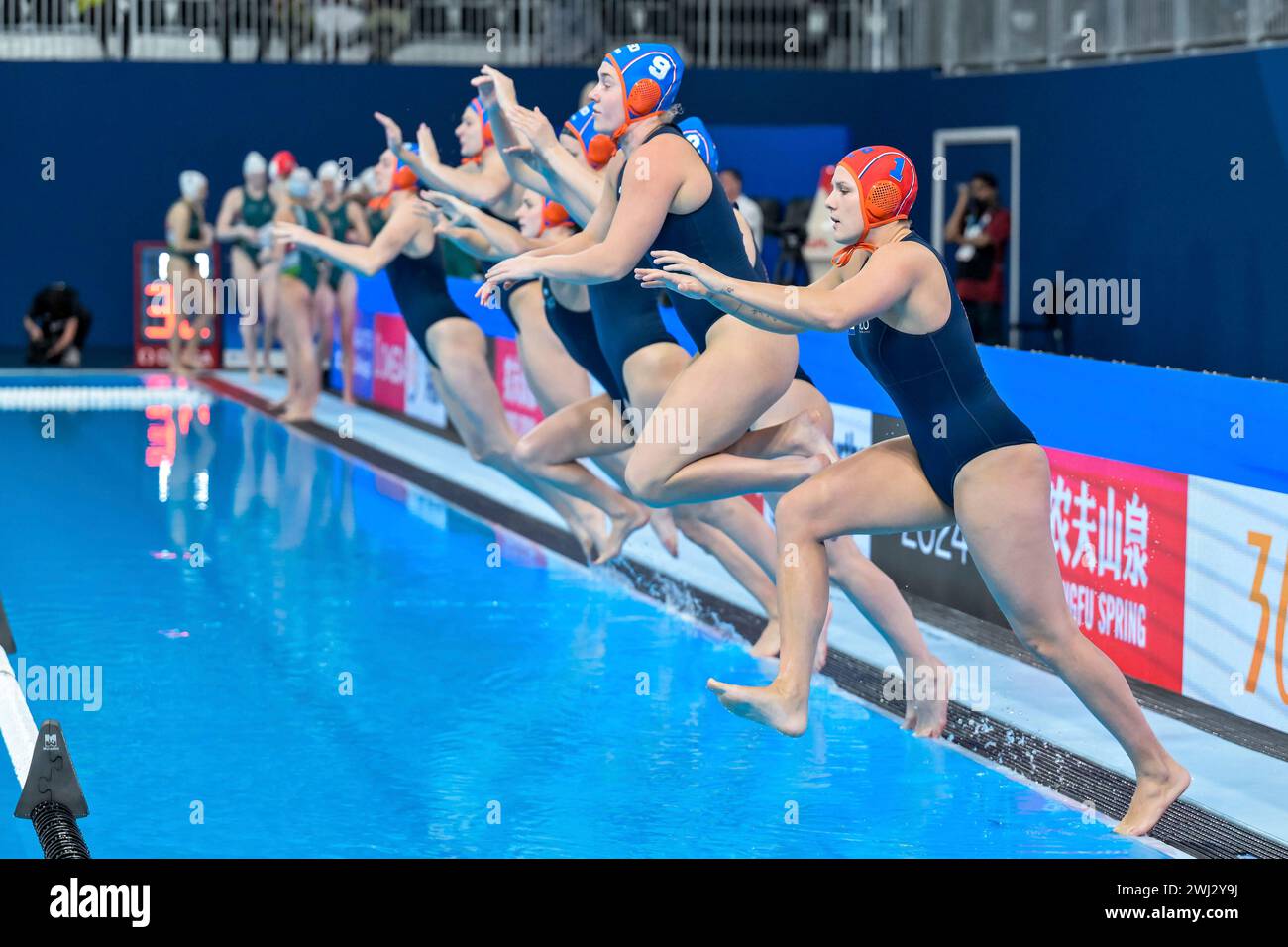 Doha, Qatar. 12 février 2024. DOHA, QATAR - 12 FÉVRIER : équipe des pays-Bas lors du match de quart de finale féminin de water-polo entre la Hongrie et les pays-Bas aux Championnats du monde de natation de Doha 2024 à Aspire Dome le 12 février 2024 à Doha, Qatar. (Photo de MTB-photo/BSR Agency) crédit : BSR Agency/Alamy Live News Banque D'Images