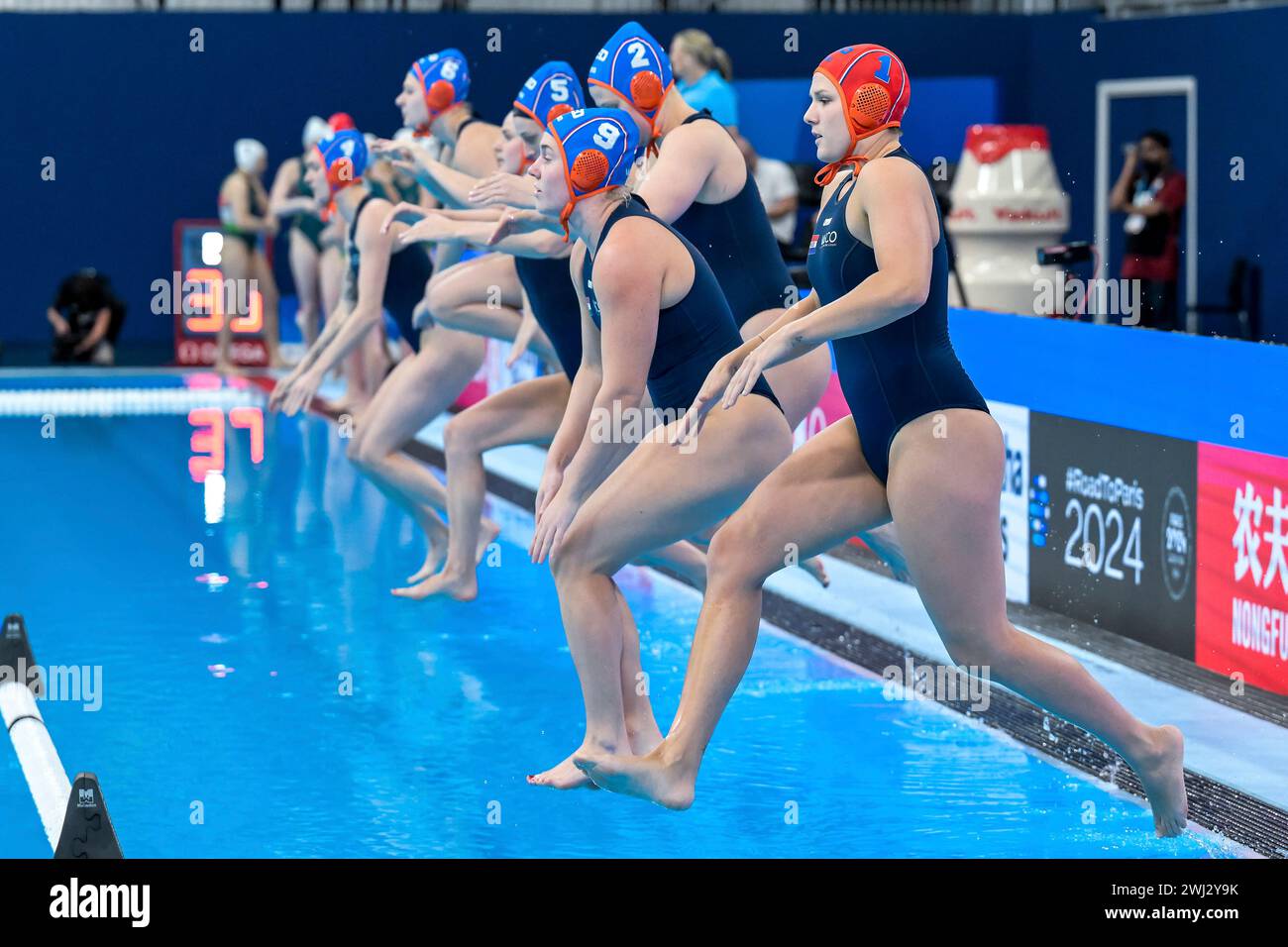 Doha, Qatar. 12 février 2024. DOHA, QATAR - 12 FÉVRIER : équipe des pays-Bas lors du match de quart de finale féminin de water-polo entre la Hongrie et les pays-Bas aux Championnats du monde de natation de Doha 2024 à Aspire Dome le 12 février 2024 à Doha, Qatar. (Photo de MTB-photo/BSR Agency) crédit : BSR Agency/Alamy Live News Banque D'Images