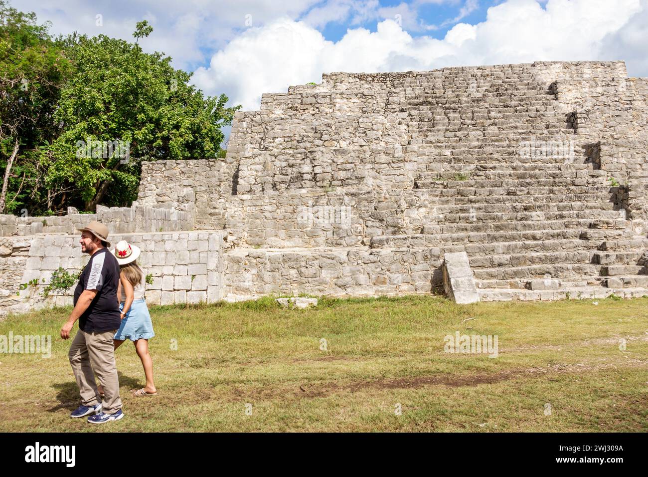 Merida Mexique, Dzibilchaltun Archaeological zone site National Park, civilisation maya ruines de la ville, Zona Arqueologica de Dzibilchaltun, structure 36 rocher Banque D'Images