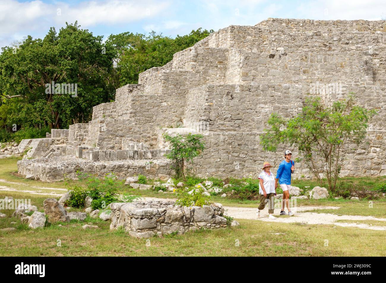 Merida Mexique, Dzibilchaltun Archaeological zone site National Park, civilisation maya ruines de la ville, Zona Arqueologica de Dzibilchaltun, structure 36 rocher Banque D'Images