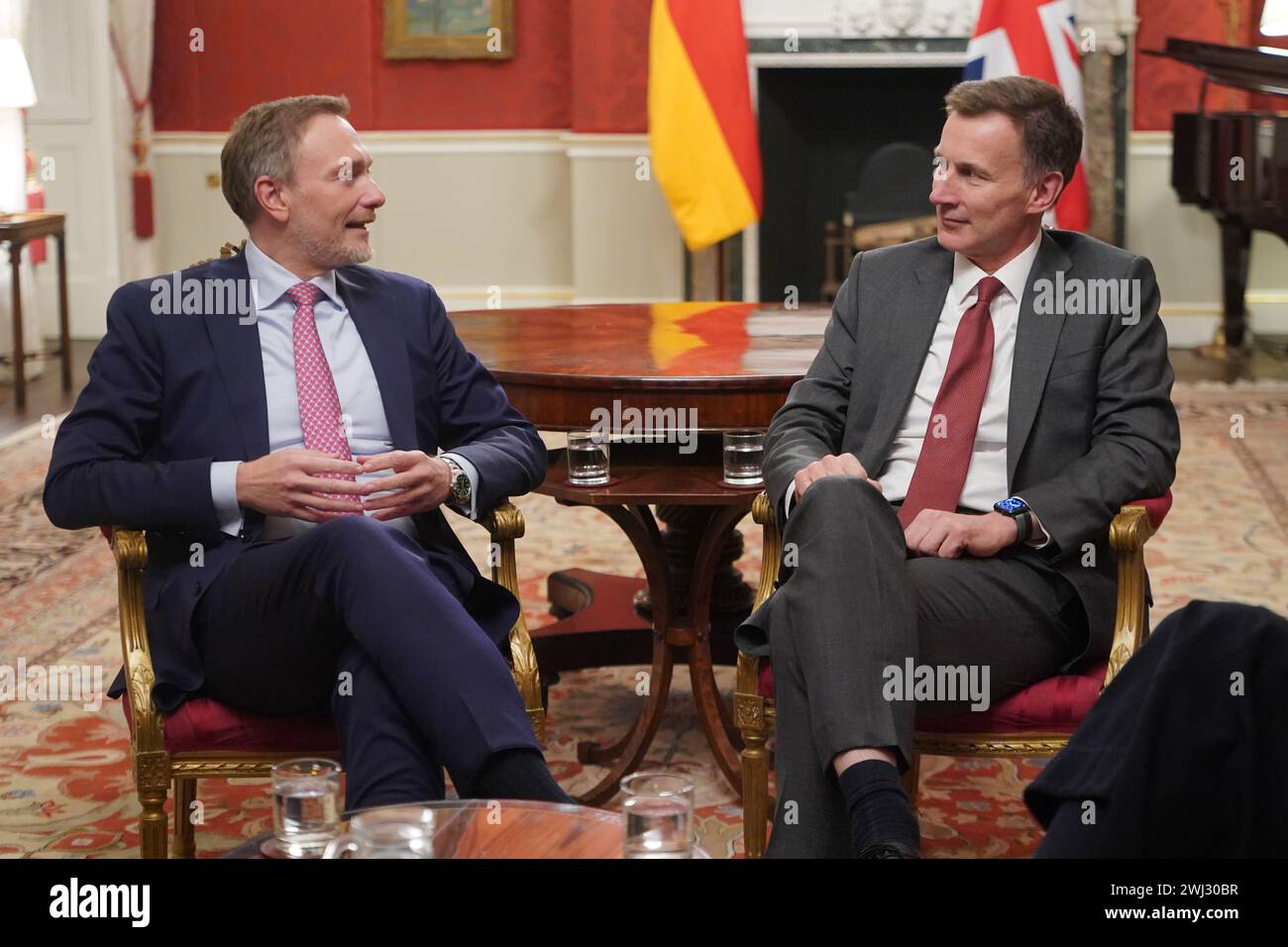 Le chancelier de l'Échiquier Jeremy Hunt (à droite) rencontre son homologue allemand Christian Lindner pour une réunion bilatérale au 11 Downing Street, Londres. Date de la photo : lundi 12 février 2024. Banque D'Images