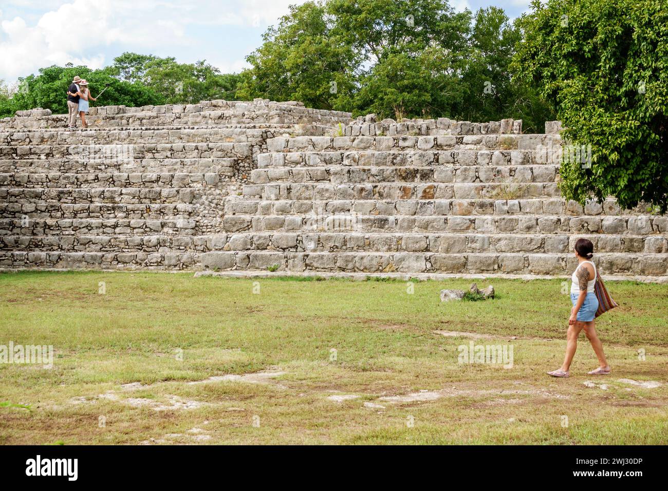 Merida Mexique, Dzibilchaltun Archaeological zone site National Park, civilisation maya ruines de la ville, Zona Arqueologica de Dzibilchaltun, structure 45 rocher Banque D'Images