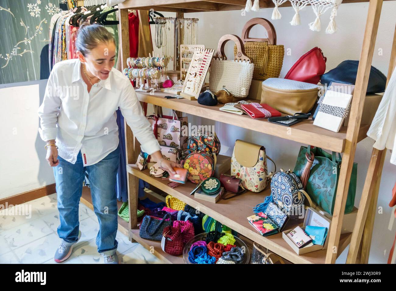 Merida Mexico,Merida Mexico,Zona Paseo Montejo Centro,Calle 41,Casa 489 MX,boutique de produits écologiques, accessoires de vêtements pour femmes GIF Banque D'Images