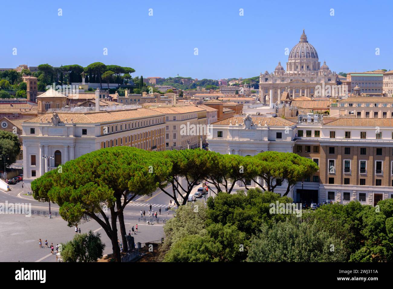 Rome, IT - 11 août 2023 : vue de dessus du Vatican et de la basilique Saint-Pierre Banque D'Images