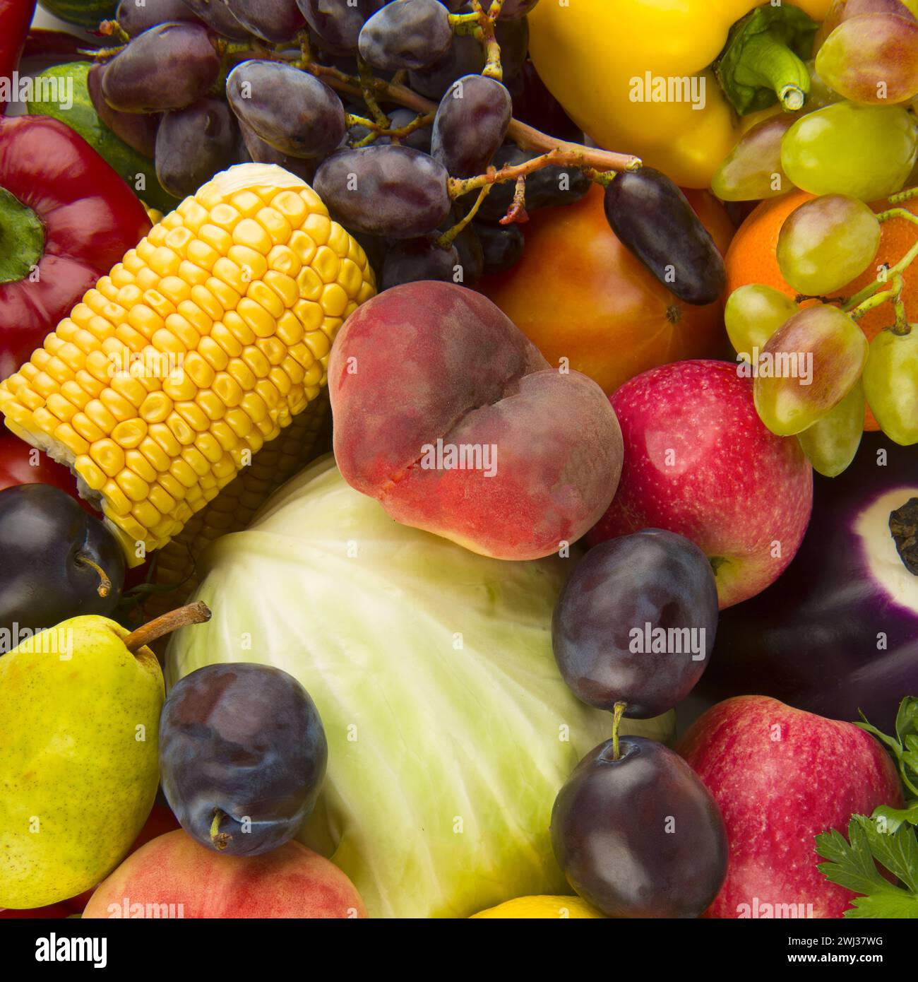 Un ensemble de fruits et légumes. Arrière-plan lumineux. Banque D'Images