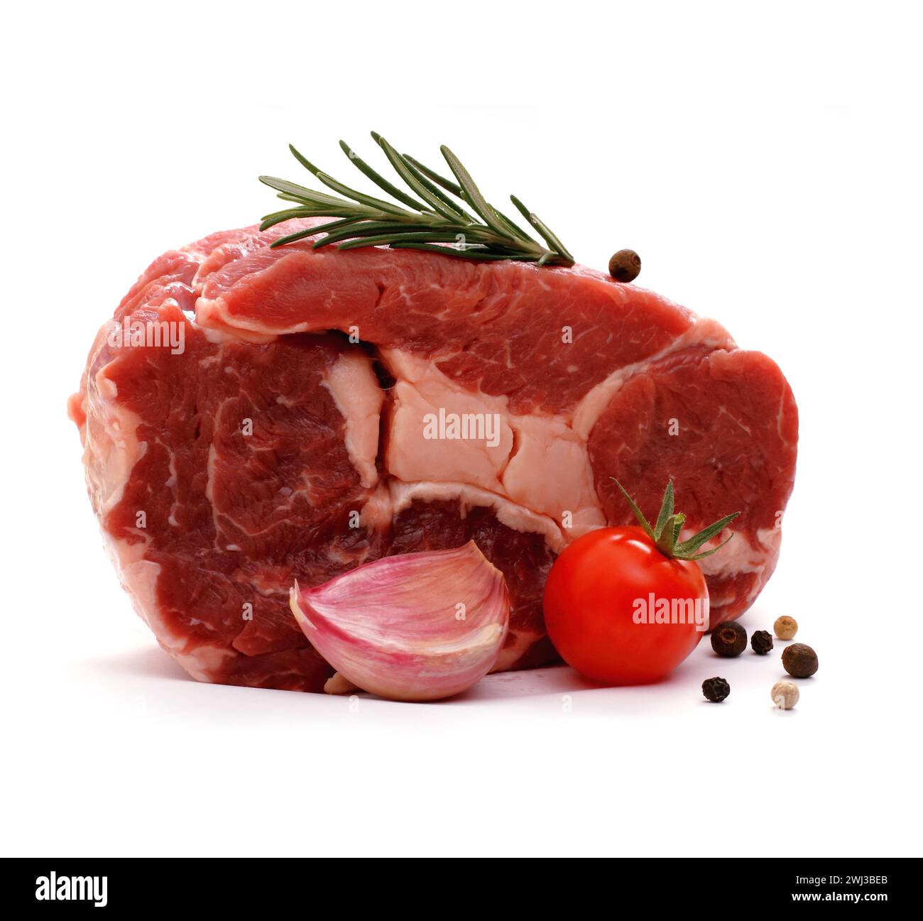 Énorme steak de ribeye cru garni d'épices Banque D'Images