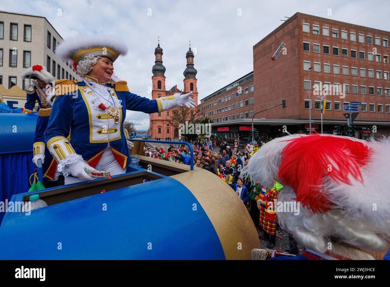 Rosenmontagsumzug Mainz 2024, 12.02.2024 Blick auf die katholische Peter Kirche Impressionen vom Mainzer Rosenmontagsumzug, 12.02.2024 Mainz Innenstadt Rheinland-Pfalz Deutschland *** Rose Monday parade Mainz 2024, 12 02 2024 View of Peters Catholic Church impressions of the Mayence Rose Monday parade, 12 02 2024 Mayence centre-ville Rhénanie-Palatinat Allemagne Copyright : xBEAUTIFULxSPORTS/Hahnex Banque D'Images