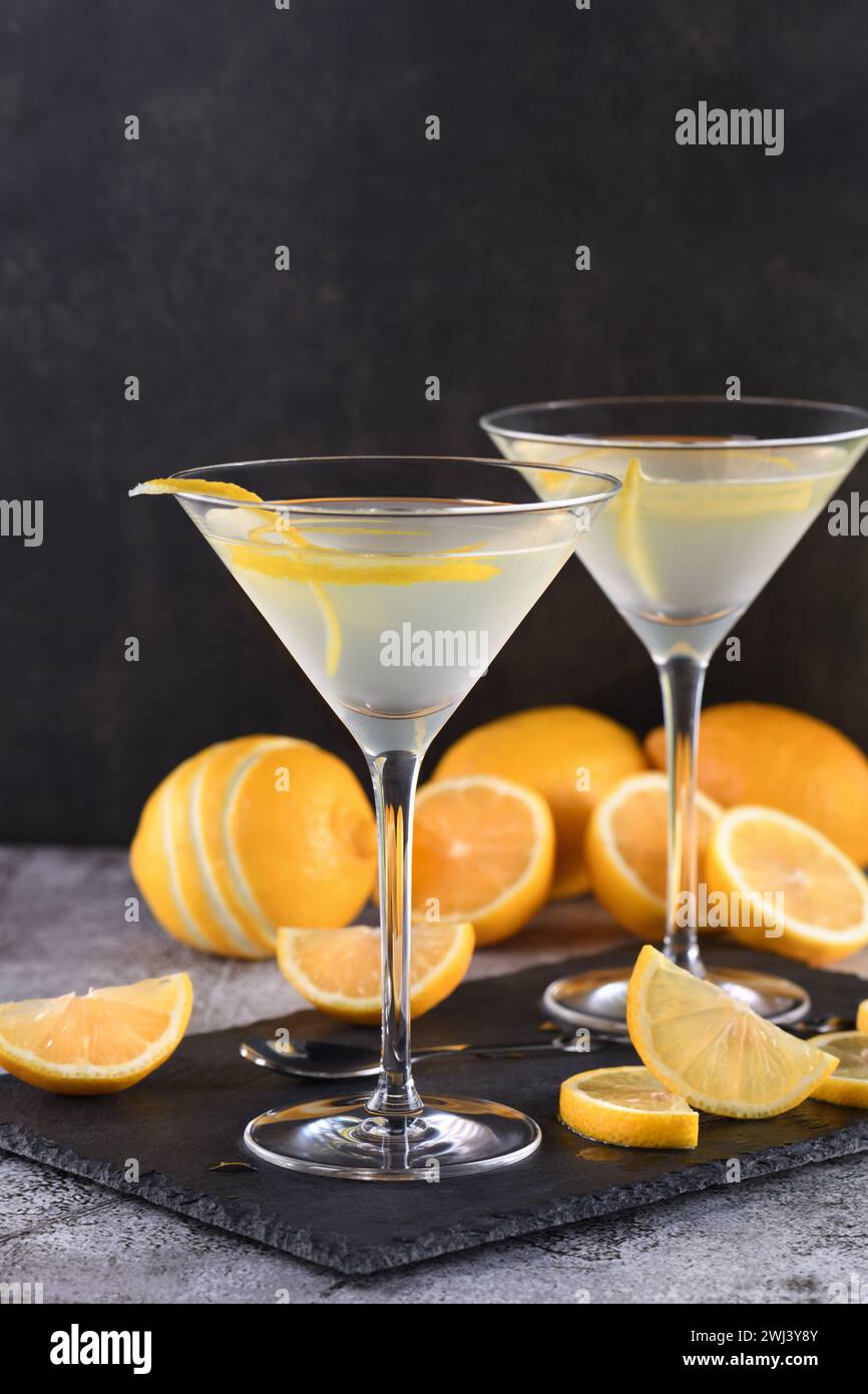 Martini goutte de citron avec zeste Banque D'Images