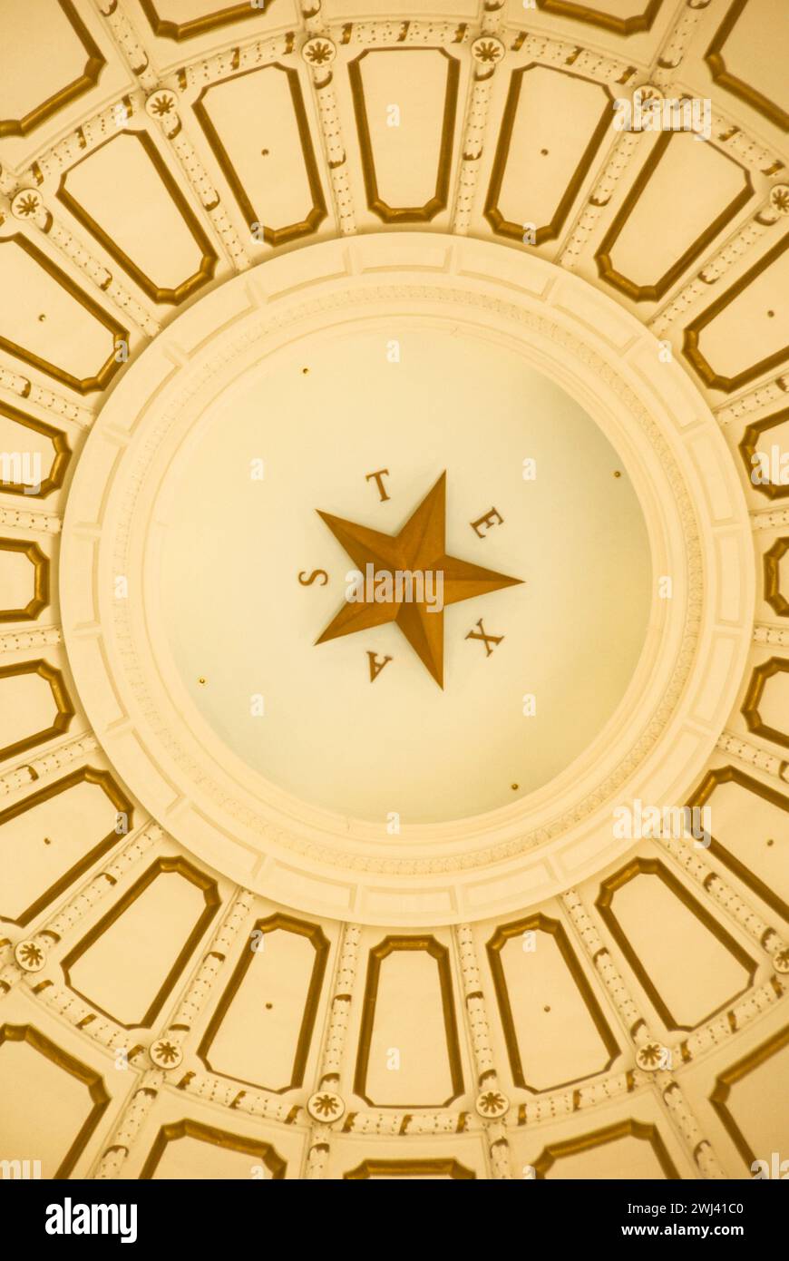 L'intérieur du dôme contient le symbole Texas 'Lone Star' - Texas State Capitol construit en 1888 de granit 'rouge coucher de soleil' provenant d'une carrière voisine Banque D'Images