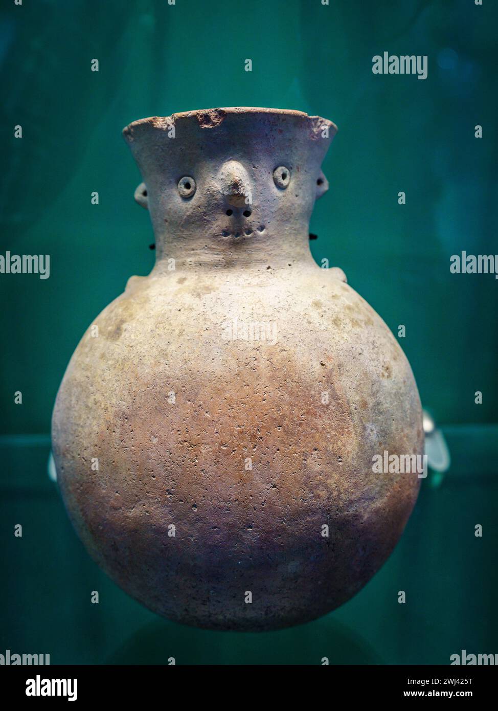 Vase globulaire anthropomorphe Banque D'Images