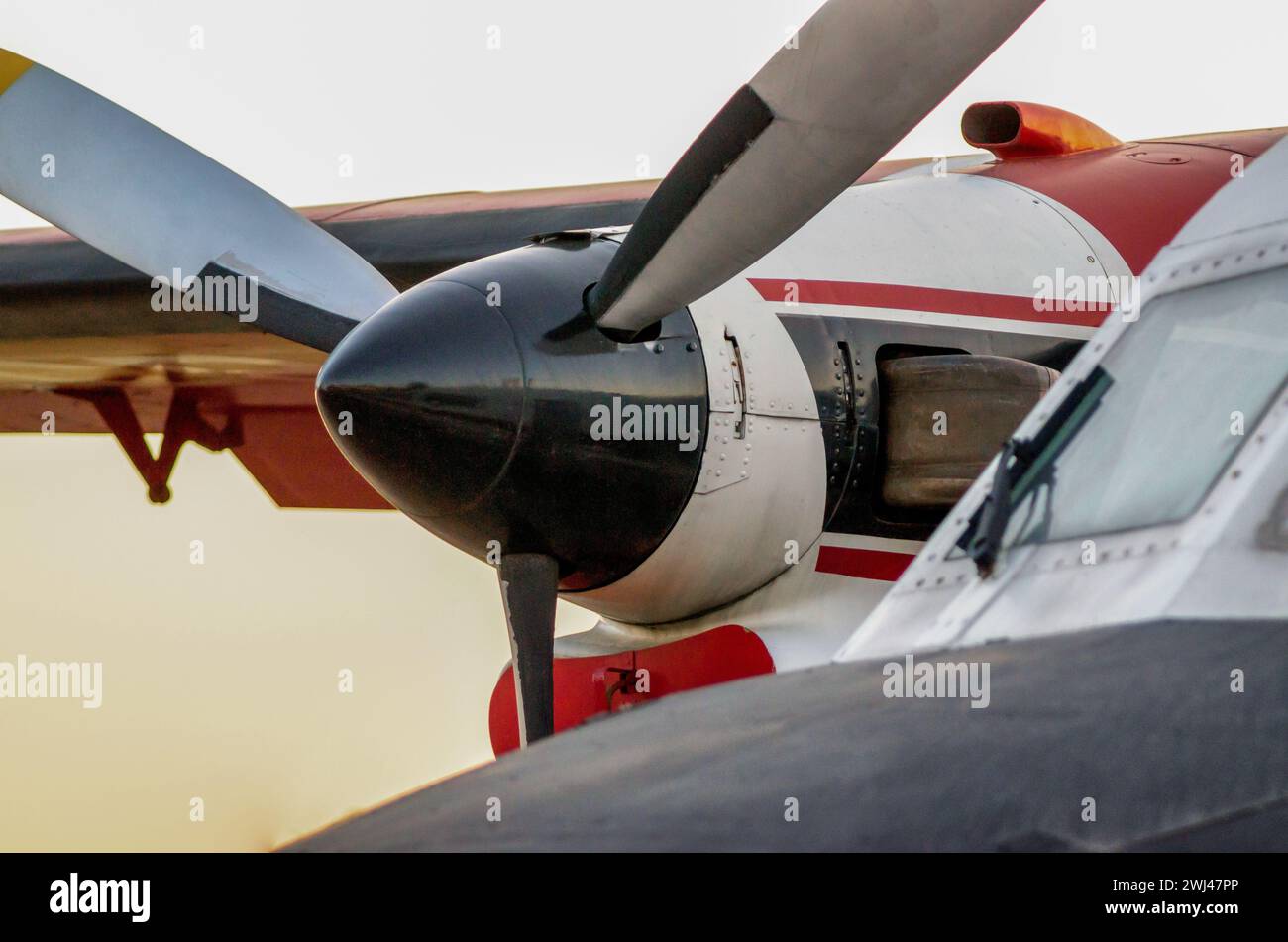 Les pales d'hélice d'un vieil avion vintage se rapprochent Banque D'Images